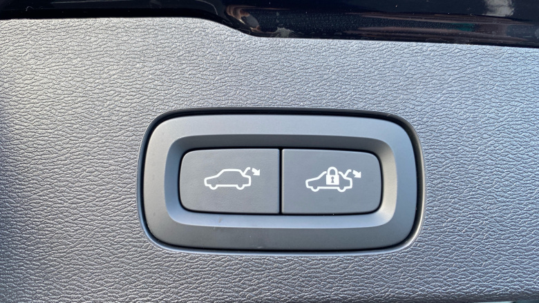 Volvo V60 2.0 B4P Plus Dark 5dr Auto [7 speed] Petrol Estate